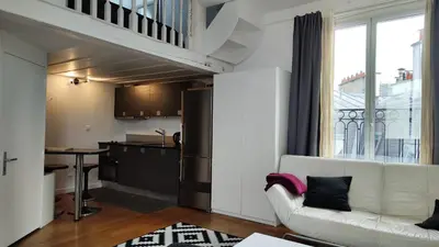 Cuisine ou kitchenette dans l'établissement Paris 17 Apartment Near Arc de Triomphe