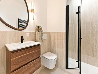 Salle de bains dans l'établissement New flat with AC Porte Maillot Arc de Triomphe
