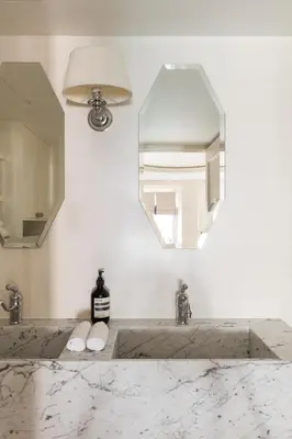 Salle de bains dans l'établissement HIGHSTAY - Luxury Serviced Apartments - Victoires