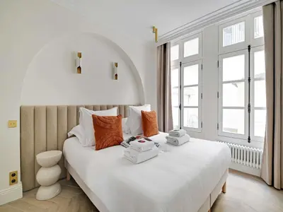 Un ou plusieurs lits dans un hébergement de l'établissement Sublim Apartement Center of Paris Montmartre