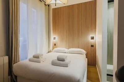 Un ou plusieurs lits dans un hébergement de l'établissement Superb duplex 1 bedroom Center of Paris