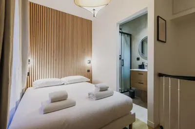 Un ou plusieurs lits dans un hébergement de l'établissement Superb duplex 1 bedroom Center of Paris
