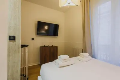 Un ou plusieurs lits dans un hébergement de l'établissement Superb duplex 1 bedroom Center of Paris