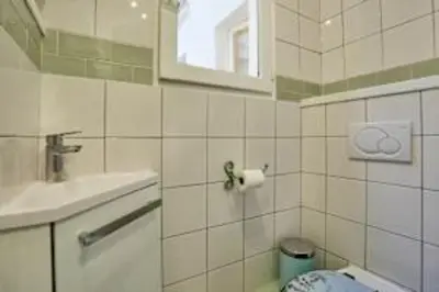Salle de bains dans l'établissement Superb Apartment Le Marais Place des Vosges