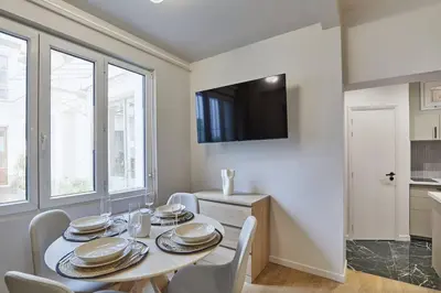 Cuisine ou kitchenette dans l'établissement Cozy apartment Montmartre Moulin rouge
