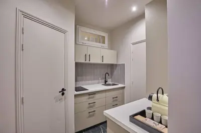 Cuisine ou kitchenette dans l'établissement Cozy apartment Montmartre Moulin rouge