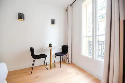 Coin salon dans l'établissement CIA - Studio du Moulin Rouge