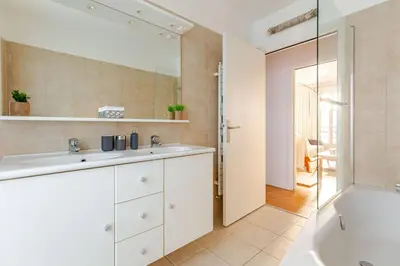 Salle de bains dans l'établissement La Suite Saint-Germain