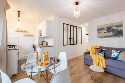 Coin salon dans l'établissement Amazing deal - Central Location near the metro, Modern amenities and style