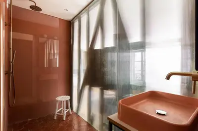 Salle de bains dans l'établissement Amazing flat in an amazing Montmartre street
