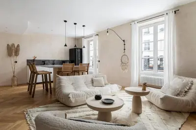 Coin salon dans l'établissement Amazing flat in an amazing Montmartre street