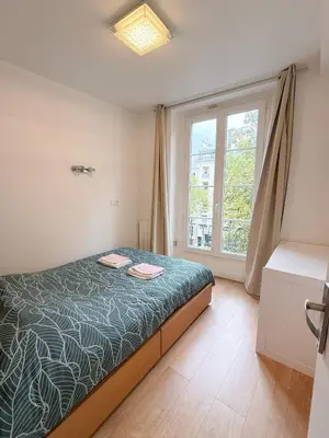 Un ou plusieurs lits dans un hébergement de l'établissement 5 People Apt Centre Paris 3em in Meslay Marais
