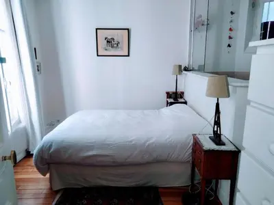 Un ou plusieurs lits dans un hébergement de l'établissement Batignolles chic 75 m2
