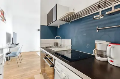 Cuisine ou kitchenette dans l'établissement Chic and comfortable studio near Paris