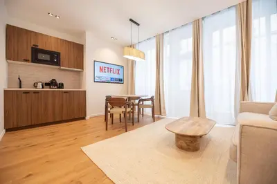 Télévision ou salle de divertissement dans l'établissement CIA - Nation - Lovely Parisian Escape