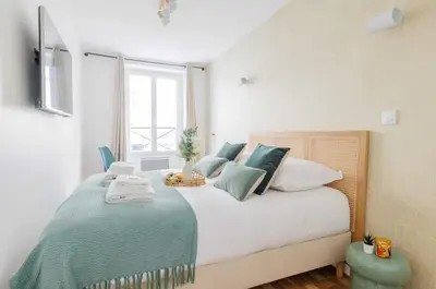 Un ou plusieurs lits dans un hébergement de l'établissement Suite-appartement 4stars pour 6 à 10 min du Marais