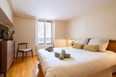 Un ou plusieurs lits dans un hébergement de l'établissement Apt Central Hotel de Ville