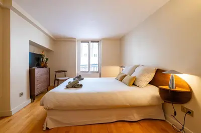 Un ou plusieurs lits dans un hébergement de l'établissement Apt Central Hotel de Ville