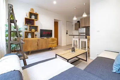 Télévision ou salle de divertissement dans l'établissement Appartement 4 Guests aux Invalides