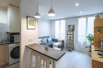 Cuisine ou kitchenette dans l'établissement Appartement 4 Guests aux Invalides