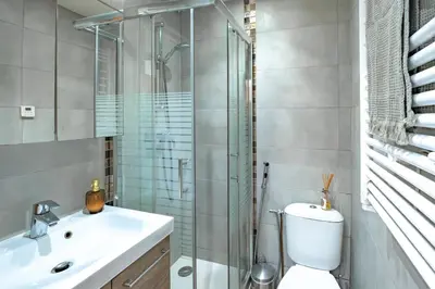 Salle de bains dans l'établissement Appartement 4 Guests aux Invalides