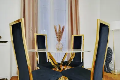 Coin salon dans l'établissement Prestigieux 2 Pièces Champs-Élysées George V