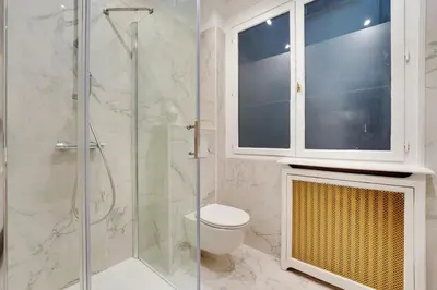 Salle de bains dans l'établissement Prestigieux 2 Pièces Champs-Élysées George V