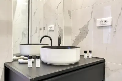 Salle de bains dans l'établissement Pink Design 2BDR Flat in the Heart of Bastille