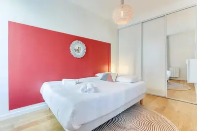Un ou plusieurs lits dans un hébergement de l'établissement Pink Design 2BDR Flat in the Heart of Bastille