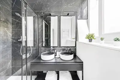 Salle de bains dans l'établissement Blue Design 2BDR Flat in the Heart of Bastille