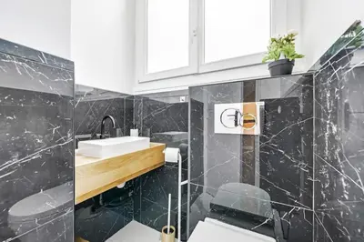 Salle de bains dans l'établissement Blue Design 2BDR Flat in the Heart of Bastille