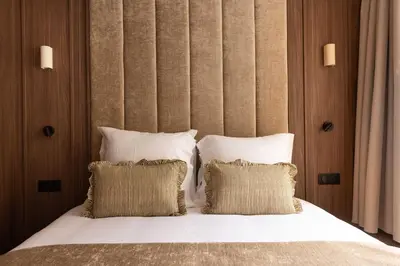 Un ou plusieurs lits dans un hébergement de l'établissement Elegant apartment - AC- 2BR-6P- Madeleine