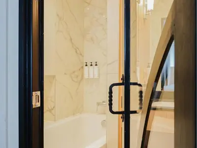 Salle de bains dans l'établissement Merveil - Signature Suite - Eiffel Tower terrace