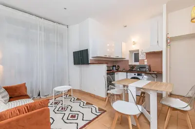 Cuisine ou kitchenette dans l'établissement Cœur de Voltaire - Appartement Cosy&Design