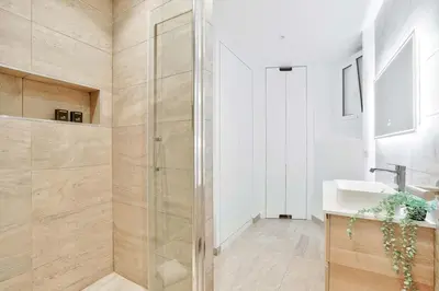 Salle de bains dans l'établissement Stylish and New 2BR Flat in the Heart of Paris