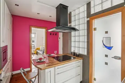 Cuisine ou kitchenette dans l'établissement Arc de Triomphe - Lauriston 1bdr by B'Your Home