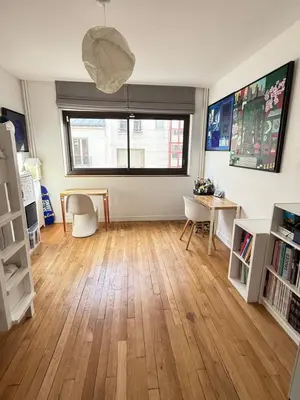 Bibliothèque dans l'appartement