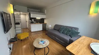 Cuisine ou kitchenette dans l'établissement Superbe Studio Avec Mezzanine au centre de Paris