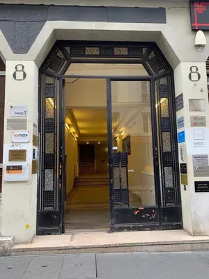 Façade ou entrée de l'établissement Superbe Studio Avec Mezzanine au centre de Paris