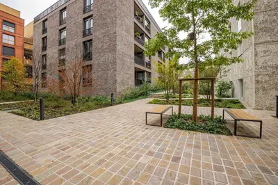 Jardin de l'établissement 2 room apartment near PARIS and Metro line 4