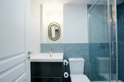 Salle de bains dans l'établissement Relax in a Contemporary Designer Apartment
