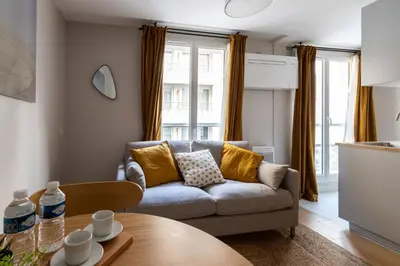 Coin salon dans l'établissement Relax in a Contemporary Designer Apartment
