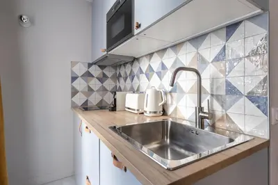 Cuisine ou kitchenette dans l'établissement Relax in a Contemporary Designer Apartment