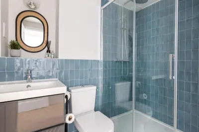 Salle de bains dans l'établissement Relax in a Contemporary Designer Apartment