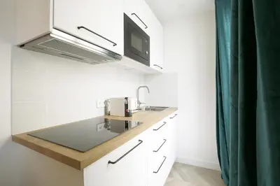 Cuisine ou kitchenette dans l'établissement Relish Best Paris Baguette in Light-Filled Duplex