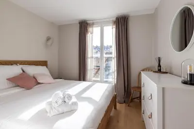 Un ou plusieurs lits dans un hébergement de l'établissement Take It Easy in This Stylish Architect Flat