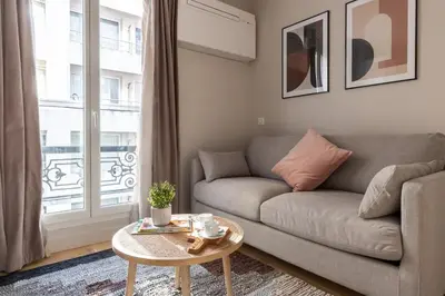 Coin salon dans l'établissement Take It Easy in This Stylish Architect Flat