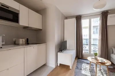 Cuisine ou kitchenette dans l'établissement Take It Easy in This Stylish Architect Flat