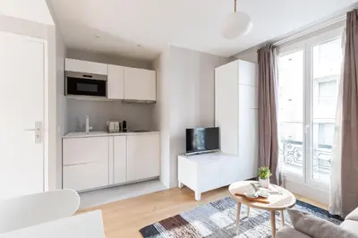 Cuisine ou kitchenette dans l'établissement Take It Easy in This Stylish Architect Flat