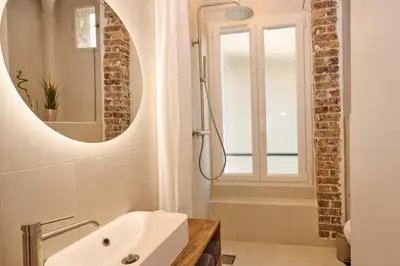 Salle de bains dans l'établissement Geranimus Picasso Heart of Paris